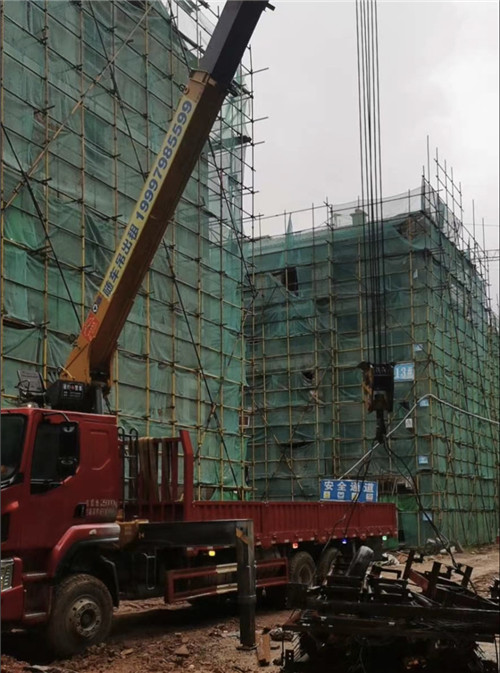 双辽市“慢工细活”—— 吊车的 “微动控制” 技术